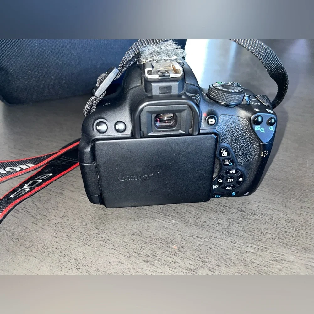Camera canon eso 700D